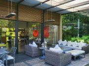 Casa Contemporánea con Jardín y Espacios Amplios en Club...
