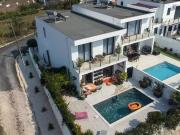 Casa Contemporânea de 4 Quartos com Piscina Estilo de...