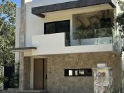 CASA CONTEMPORANEA DE TRES NIVELES CON JARDIN PRIVADO EN...