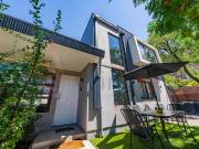 Casa contemporánea en sector consolidado de Las Condes