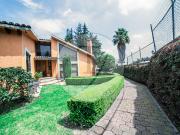 Casa contemporánea mexicana en una planta en Chiluca