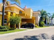 CASA COTO CON JARDÍN EN VIRREYES RESIDENCIAL