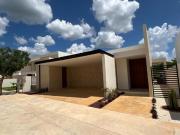 Casa Country en VENTA con alberca privada cerca de Mérida