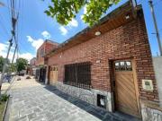 Casa cuatro ambientes con jardin y cochera en venta en Wilde