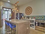 Acogedora con muebles y páneles solares en el Centro