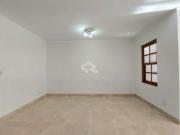 Casa de 03 dormitórios com suíte no Bairro Guarujá