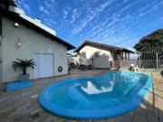 Casa de 03 dormitórios e 02 vagas com 245m²