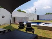 Casa de 179m² de construcción con piscina y jacuzzi en...