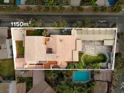 Casa de 1,150 m² con 7 Habitaciones, Terraza y 14...