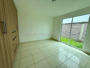Casa de 1 nivel con 3 recámaras y área de TV VENTA....