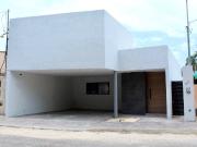 Casa de 1 piso | 3 recámaras | Alberca | Dentro de la ciudad