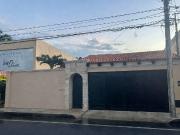 Casa de 1 piso con 2 habitaciones en renta