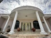 Casa de 1 piso en venta en la Colonia Maya