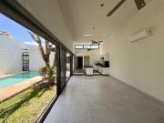 Casa de 1 Planta con Alberca en Venta en Privada...