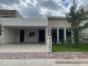 Casa de 1 Planta y Cluster con Casa Club