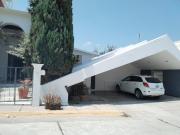 CASA DE 1 SOLA PLANTA Y CON ALBERCA EN FRACCIONAMIENTO...