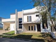 Casa de 209 m² com 3 Suítes Localizado Condomínio Terras...