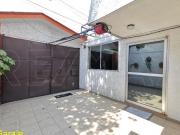 CASA DE 215m2T / 347m2C / 4R / 3.5B / 1A / VIGILANCIA 4