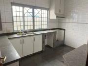 Casa de 240mÂ² com 03 suÃtes para locaÃ§Ã£o Jardim ItaÃº