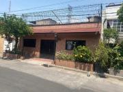 Casa de 241m² con 3 departamentos con todos los...