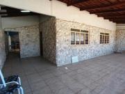 casa de 2/4 c suite no Parque industrial de Goiania