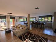 Casa de 250 m2 en venta Torrellas de Llobregat, España