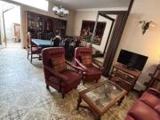 Casa de 2 ambientes con Local a la calle con dos...