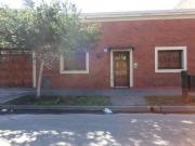 Casa de 2 dormitorios c/garage p/2 autos. Lanús Este