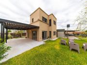 Casa de 2 dormitorios en Venta cochera y pileta