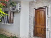 Casa de 2 dormitórios no bairro Passo das Pedras