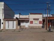 CASA DE 2 DORMITORIOS, PATIO Y COCHERA