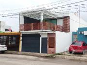 Casa de 2 niveles amueblada en renta ubicada en Fracc....