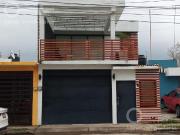 Casa de 2 niveles amueblada en renta ubicada en Fracc....