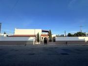 Casa de 2 niveles con Alberca y terreno exedente