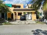 Casa de 2 niveles con amplio patio y garaje en Cataluña