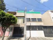 CASA DE 2 NIVELES CON ESTACIONAMIENTO PROPIO A 5 MINUTOS...