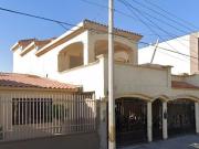 CASA DE 2 NIVELES EN JARDINES DEL LAGO MEXICALI