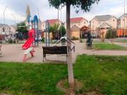 Casa De 2 Pisos Barrio Tranquilo Frente A Plaza con Juego