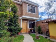 Casa de 2 pisos en excelente ubicación con vistas...