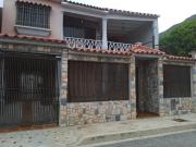 Casa de 2 Pisos en La Urb. La Esmeralda San Diego