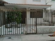 CASA DE 2 PISOS EN LUGAR RESIDENCIAL