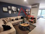 Casa de 2 pisos en venta, arriba de Avenida Leones