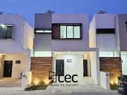 CASA DE 2 PLANTAS, 3 RECÁMARAS, 3 BAÑOS, COCHERA PARA 2...