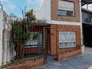 Casa de 2 plantas con Galpon