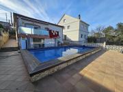 CASA DE 2 PLANTAS CON PISCINA Y GARAJE EN VENTA EN BARCELONA