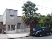 Casa, 2 plantas, 8,66 m2 de frente x 38,22 m2 de fondo....