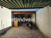 Casa de 2 quartos com armários e 2 vagas