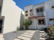 Casa de 2 recámaras en Privada de las Palmas, totalmente...