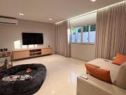 Casa de 304 m² com 03 quartos à venda, por R$...