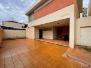 Casa de 334m² com 03 quartos para locação e venda Centro